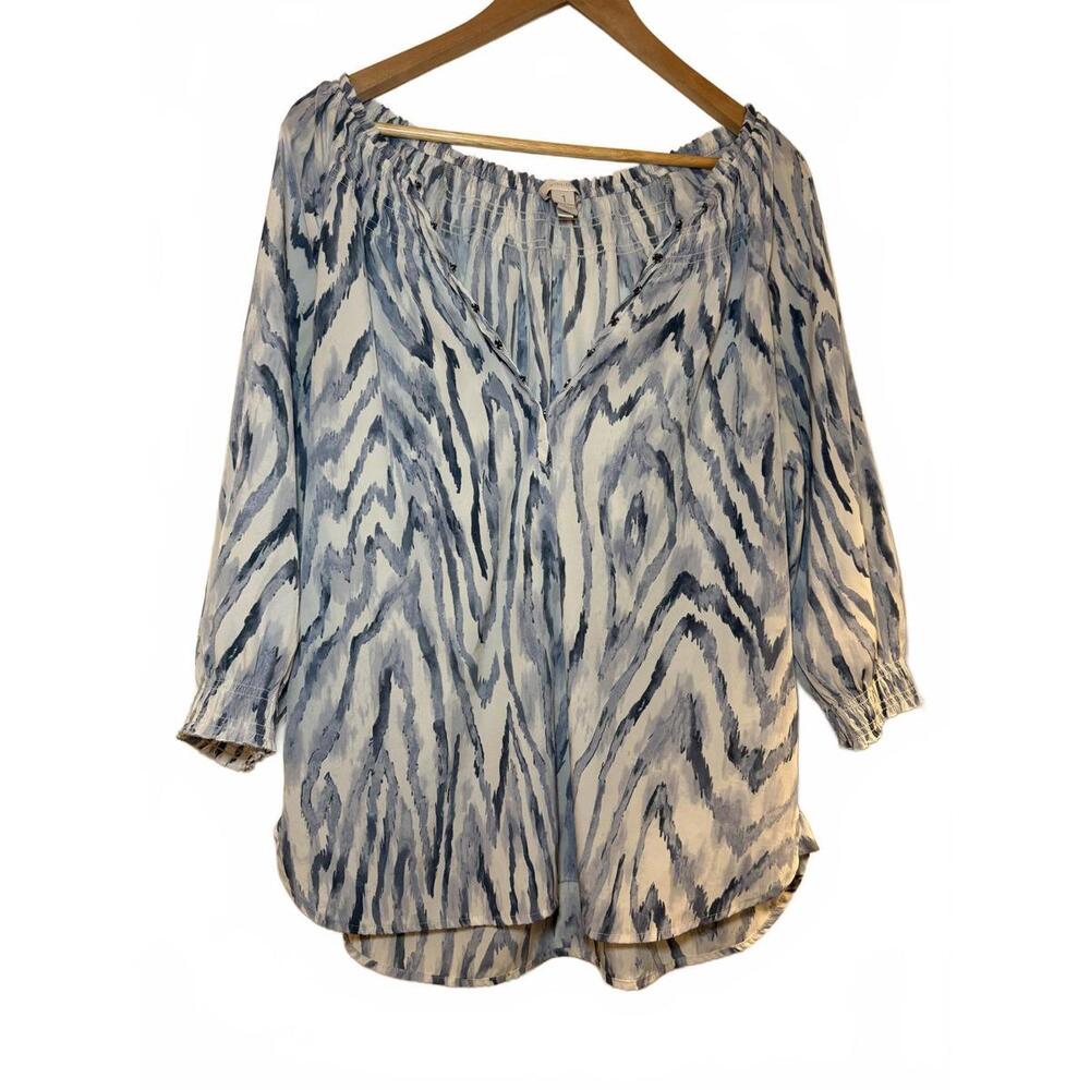 Chicos Wm Sz 1. Blue/White Tunic Blouse. Elastic Round snap front neckline.